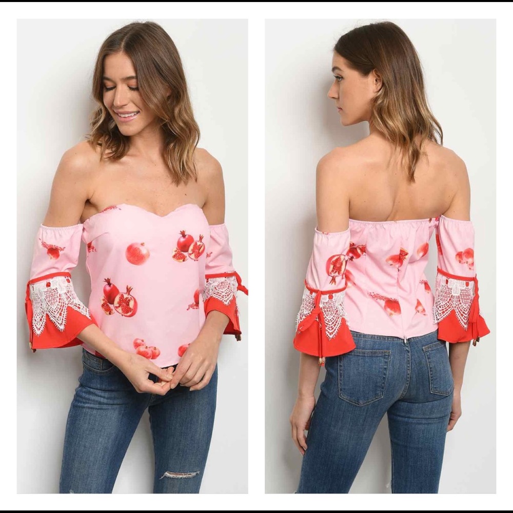 💥sale 💥 Pomegranate pink bell sleeved top - Picture 1 of 3